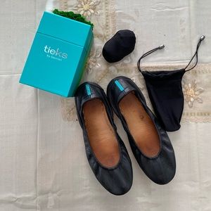 Tieks - Black Flats Sz 8